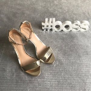 Aldo Gold Metallic Ankle Strap Sandals Size 6